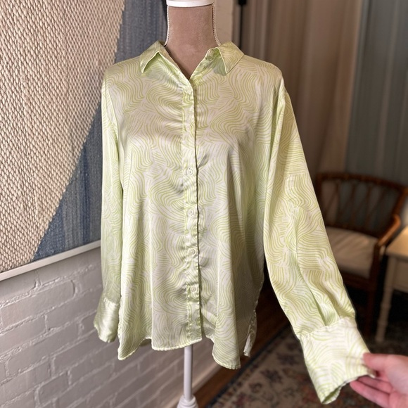 A New Day Green Satin Finish Psychedelic Print Button Down Shirt - Picture 2 of 11